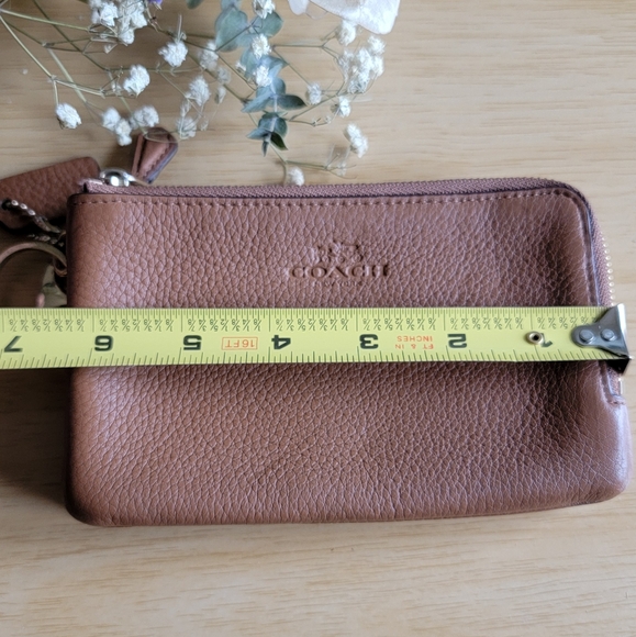 Coach Brown Pebbled Leather Wristlet 2 Zip Compartments.Vintage - Picture 9 of 11